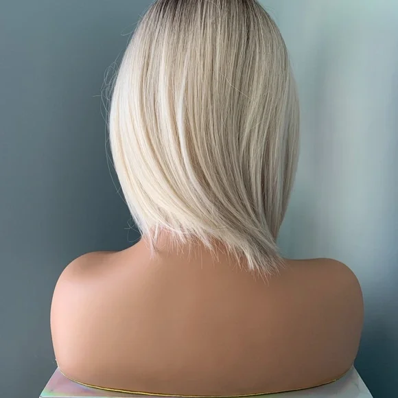 Elegant Blonde Women's Wig - Picture 3 of 5